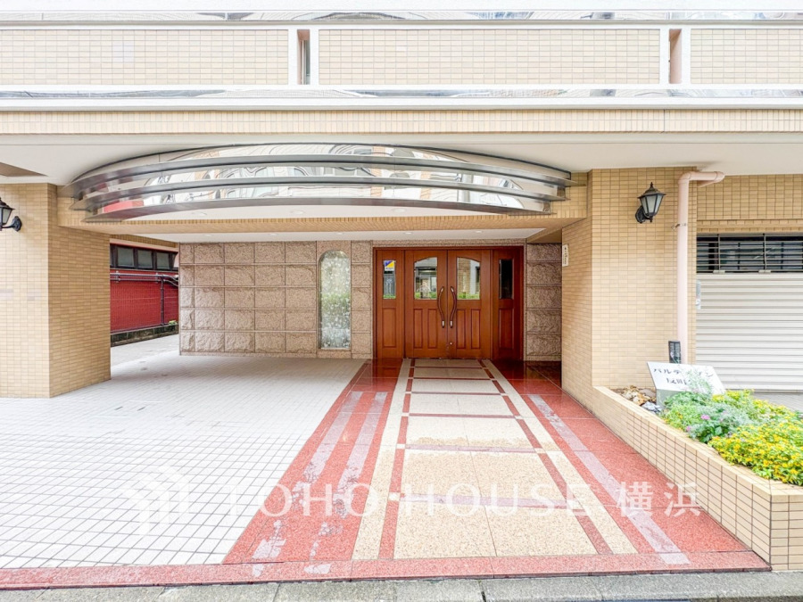 【2026年9月撮影】お住まいの顔となる玄関。住まう方のプライドを満たすクオリティを備えています。 