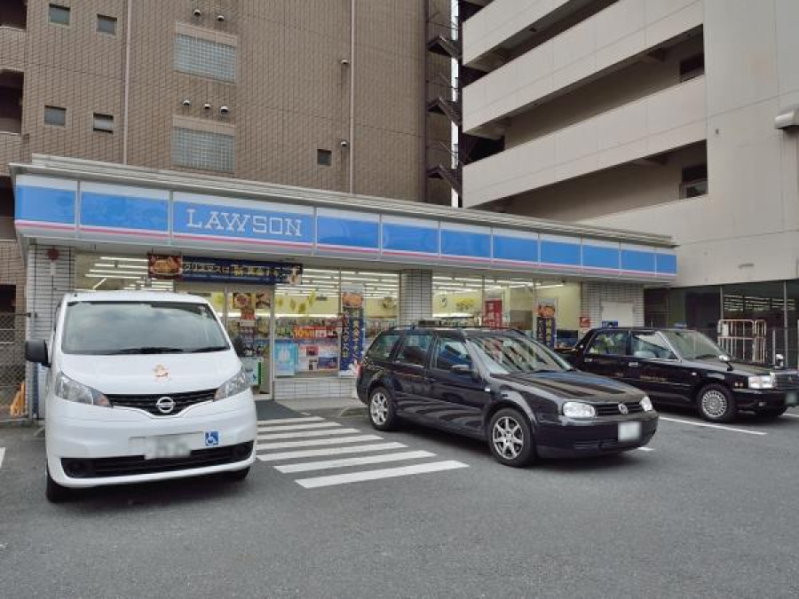 ローソン反町2丁目店(約400ｍ。オリジナルブランド商品やホットスナック・コーヒーも人気です。)