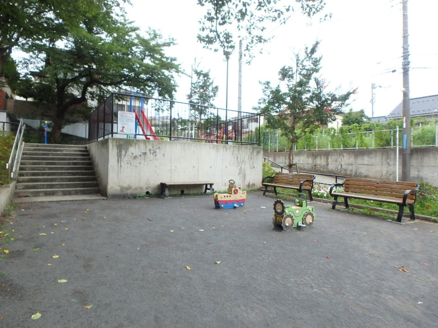 永田西ノ谷公園(約650ｍ。住宅地に囲まれた公園。小さなお子様も安心して遊ばせられる公園です。)