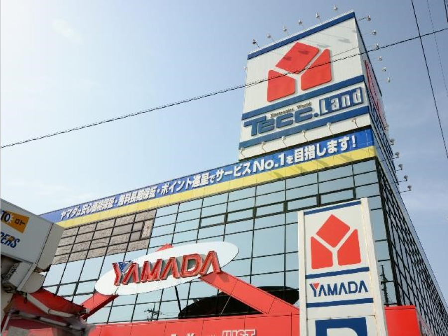 ヤマダデンキテックランド横浜泉店(約1100ｍ。電化製品のみならず、車の販売もしている電機店。週末は特に賑わいます。日用品もお得な価格で揃います。)
