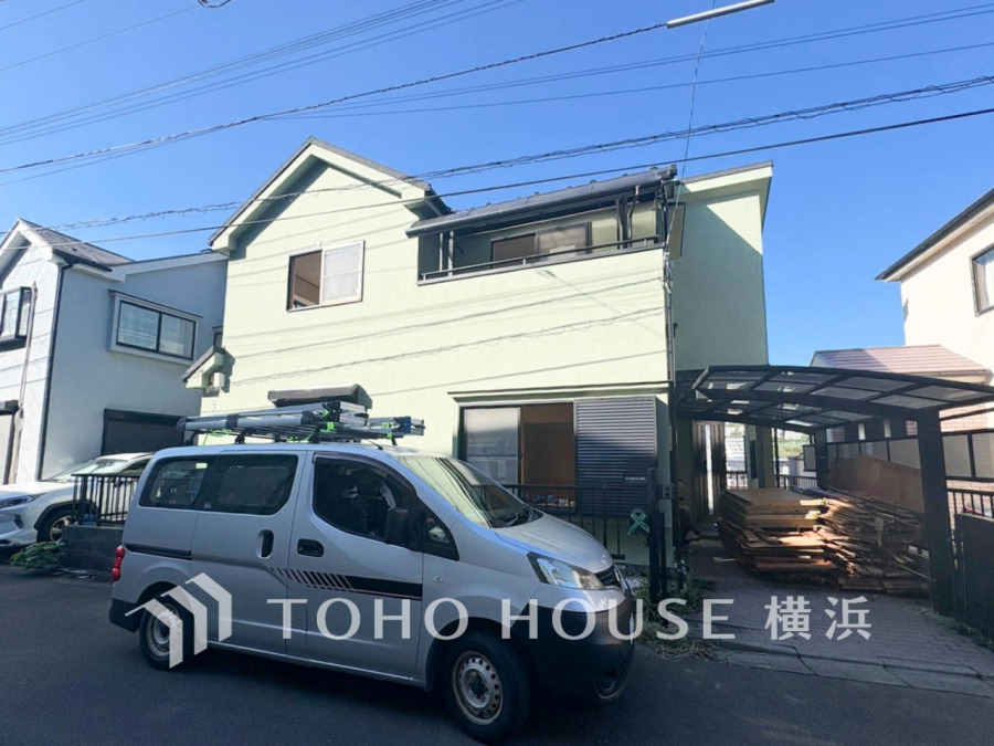 【2026年9月撮影】爽やかな青空の下に贅沢なほどに降り注ぐ陽光、豊かな居住性と、クオリティが見事に調和した住空間。