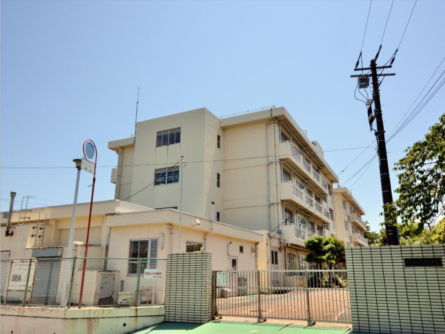 横浜市立平戸小学校(約850ｍ。小学校が近いのは子育てファミリーにもおすすめのポイントです。)