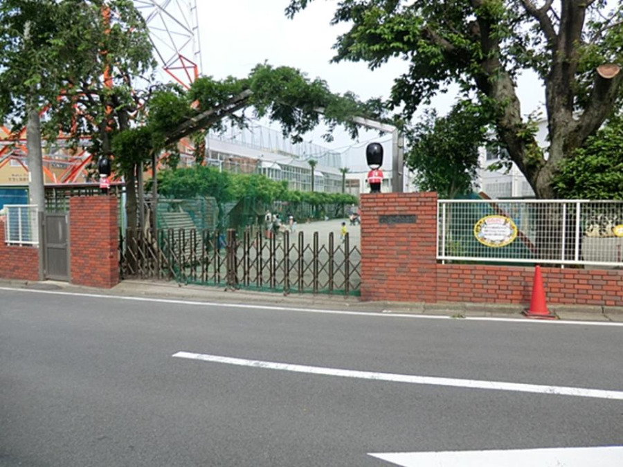 八ツ橋幼稚園(約400ｍ。通常保育終了後、午後7時までの預かり保育も有り。専門講師による水泳や体操教室、音楽指導なども。)