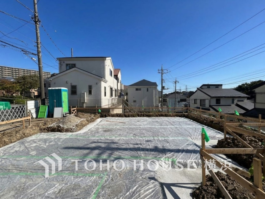 陽当りに恵まれ、心地よい光と風が溢れた敷地。（2026年10月撮影）