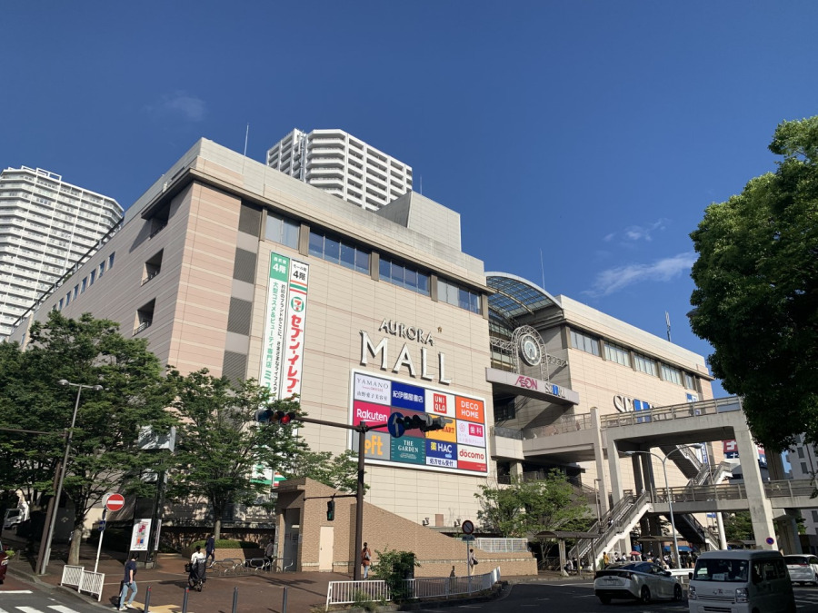 東戸塚オーロラシティ(約1400ｍ。東戸塚駅東口から陸橋でつながった複合ショッピングモール。 ＴＰＯに応じたお買い物が楽しめます。)