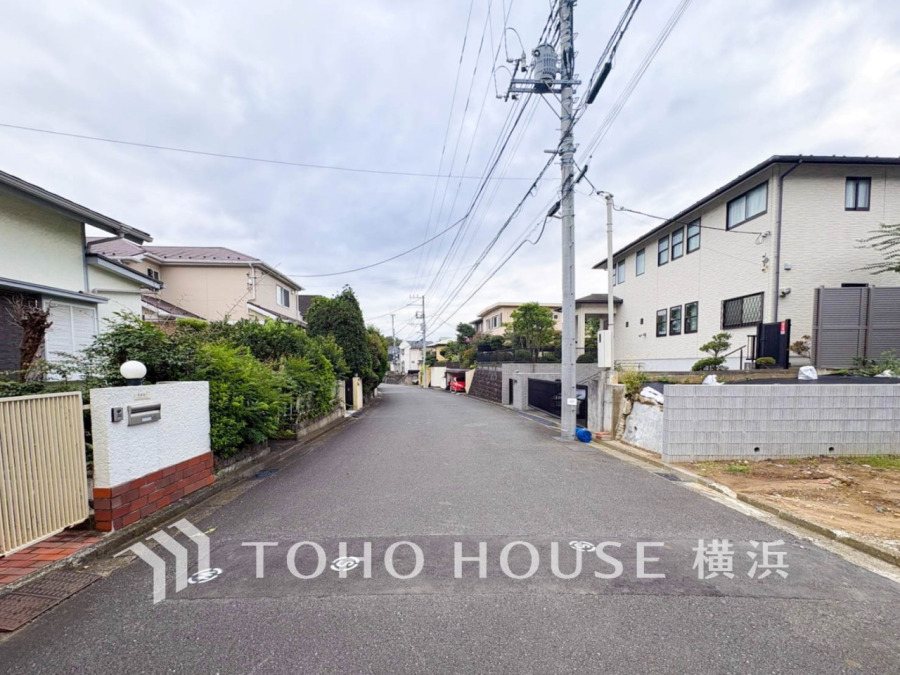 子育て環境、生活利便に優れた住環境に立地し、ゆとりある生活が送れます。（2026年9月撮影）