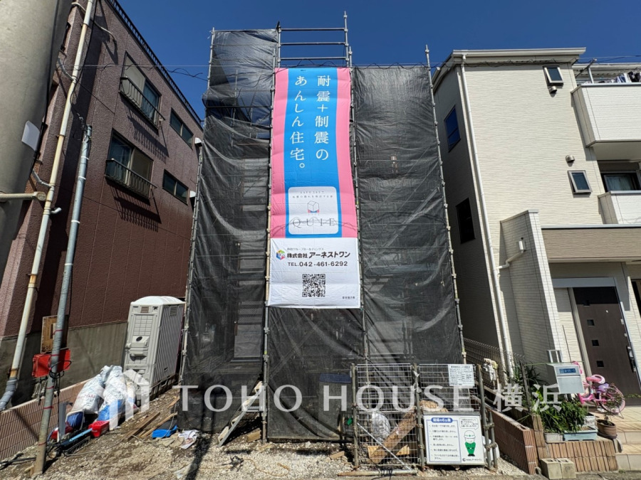 お住まいの顔となる玄関。住まう方のプライドを満たすクオリティを備えています。（2026年9月撮影）