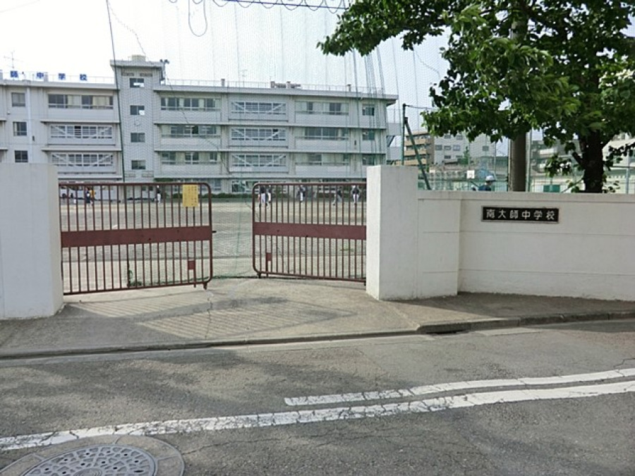 川崎市立南大師中学校(約270ｍ。部活などで帰りが遅くなっても安心の距離感です。)