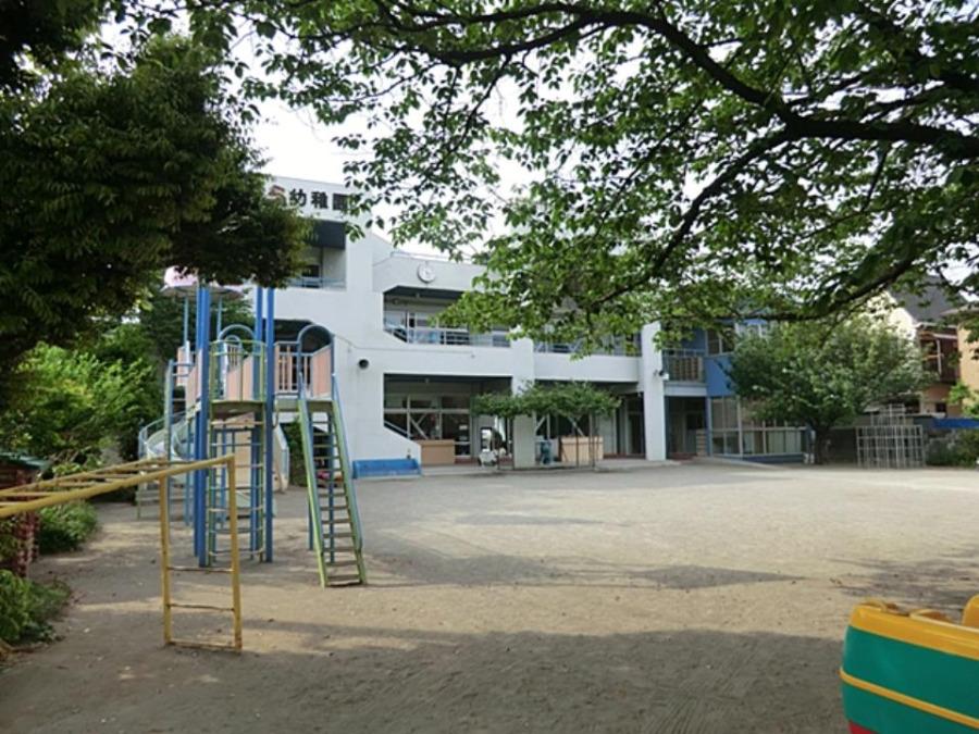 川崎さくら幼稚園(約550ｍ。少人数制でしっかり話を聞く姿勢、静かに座っている事をちゃんと指導してくれる幼稚園です。)