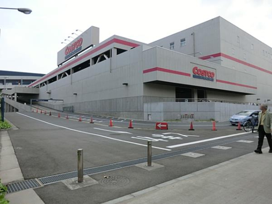 コストコホールセール川崎倉庫店(約850ｍ。アメリカで生まれた人気の大型会員制倉庫型店。大型アウトドア用品などが揃うお店です。)
