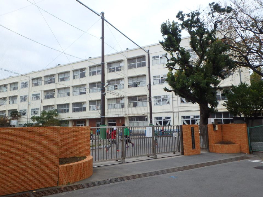 横浜市立上星川小学校(約700ｍ。小学校が近いのは子育てファミリーにもおすすめのポイントです。)