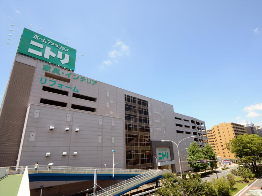 ニトリ新横浜店(約1000ｍ。大型家具からインテリア用品までトータルで揃うホームセンター。)