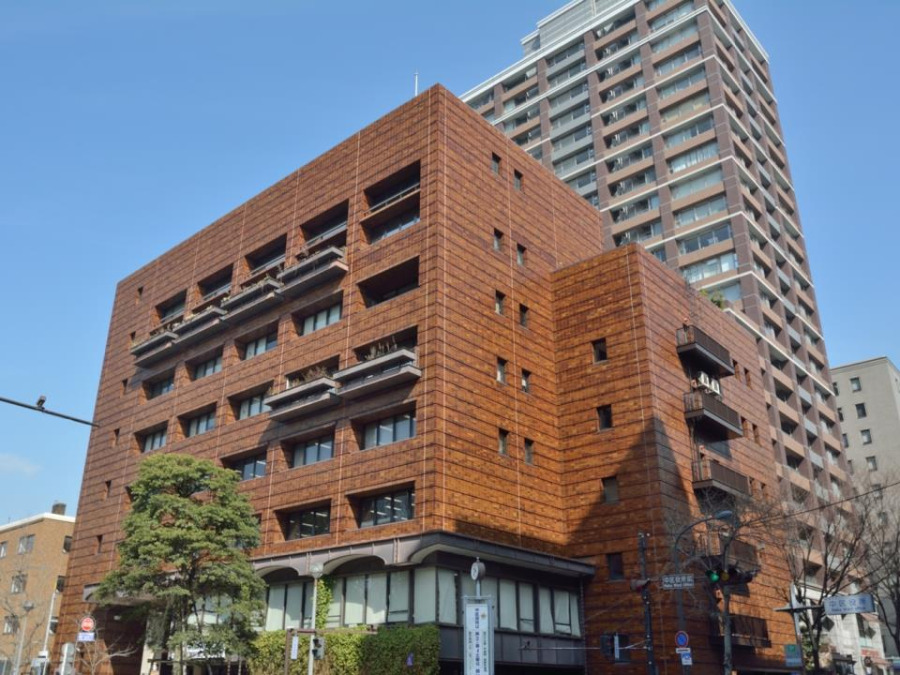 中区役所(約1600ｍ。第2・第4土曜日も一部窓口で開庁しています。)