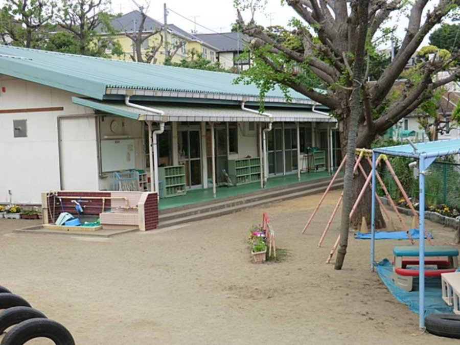 横浜市山手保育園(約1000ｍ。「のびのび、いきいき、笑顔あふる保育園」保育所に通う子どもだけでなく、地域の親子にも開放。)