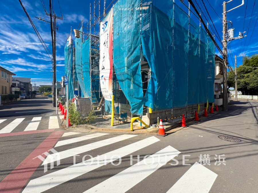敷地内に駐車スペースがあると、日々の暮らしのをスムーズに運ぶ事が出来ます。（2026年10月撮影）