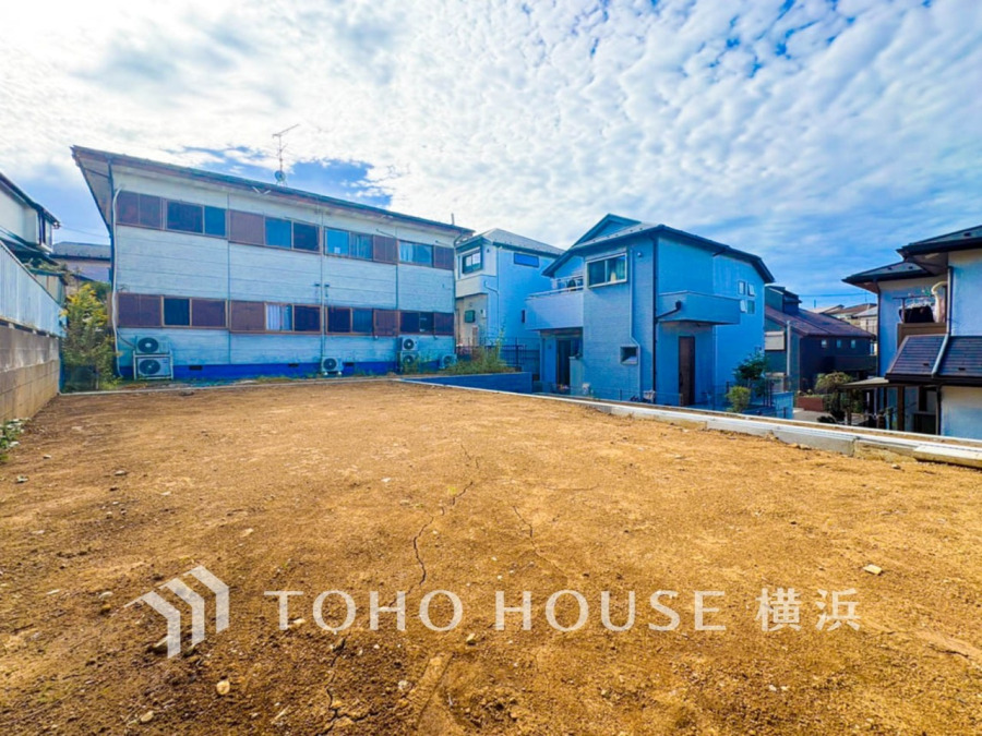 良質な環境に暮らす永住の邸がここに誕生します。（2026年10月撮影）