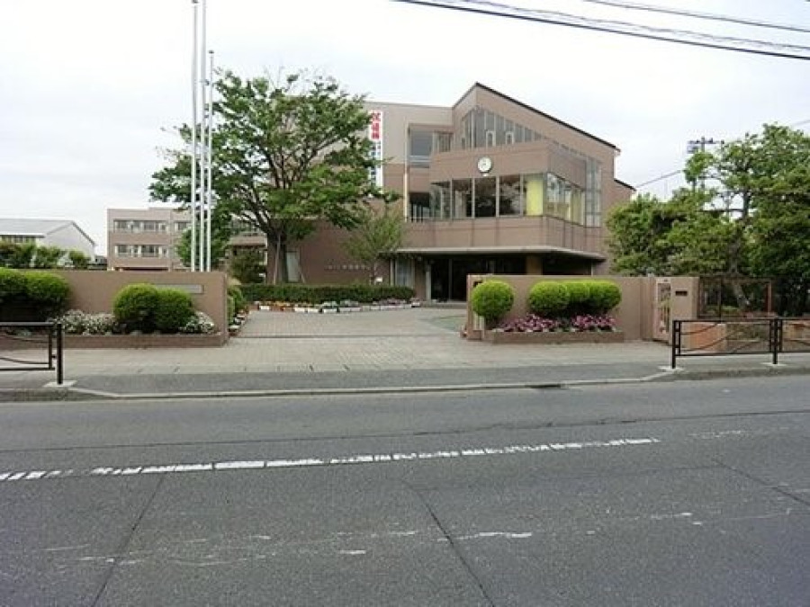 川崎市立井田中学校(約900ｍ。部活などで帰りが遅くなっても安心の距離感です。)